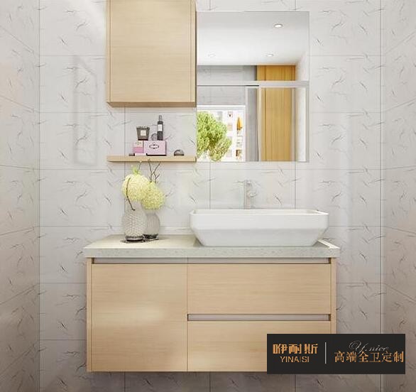 小巧的吊柜，滿足衛(wèi)生間日常收納;設(shè)置隔板，方便洗漱用品擺放。